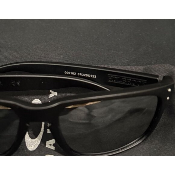 Oakley Holbrook Mens Sunglasses 9102 Silver Reflective Lenses - Picture 5 of 6